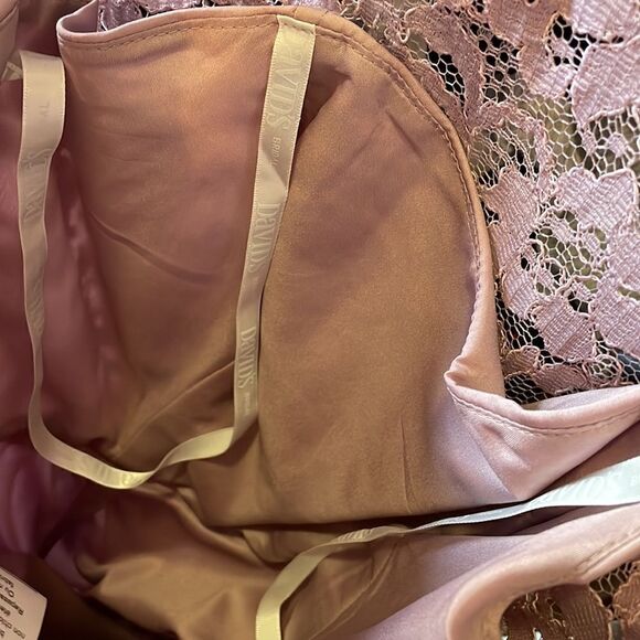 ✨DAVID'S BRIDAL Quartz Lavender short lace and mesh dress with illusion neckline - Picture 6 of 8